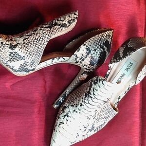 Flawless Steve Madden 'Dolly' faux snakeskin pump 4" heel. Unusua shape. Sz 6.5
